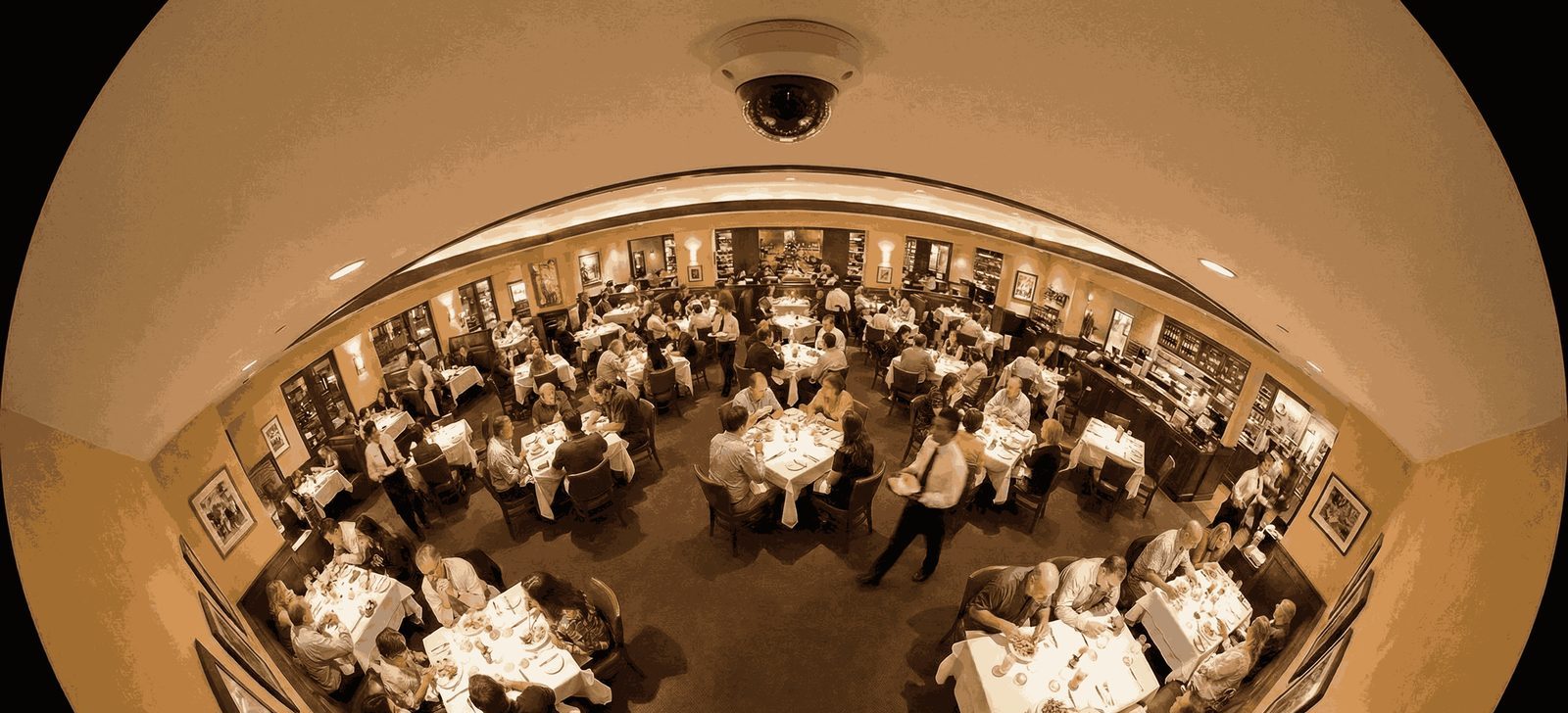 Cámara de seguridad cubriendo el comedor de un restaurante